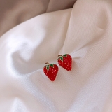 S925银针韩国少女感可爱小巧草莓街拍网红百搭耳钉