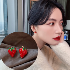 S925银针韩国少女感可爱小巧草莓街拍网红百搭耳钉