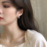 S925银针韩国新款蝴蝶结珍珠气质复古名媛C型小巧耳钉