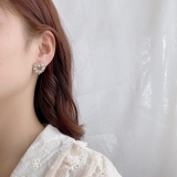 S925银针韩国镂空镶钻爱心形高级感满钻时尚网红气质新款耳钉耳饰女