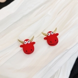 S925银针韩国立体动物红色卡通小牛可爱气质网红新年耳钉女