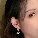 S925银针韩国高级感个性不对称珍珠小熊耳钉耳饰女
