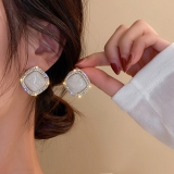 S925银针韩国个性高级感米色裂纹双层水钻镶边气质耳钉耳饰女