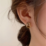 S925银针韩国豹纹高级感法式金豆小巧金属风小众设计耳钉耳饰