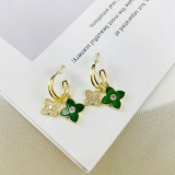 S925银针韩国新款潮时尚几何四叶设计小众设计绿色小巧耳钉耳饰