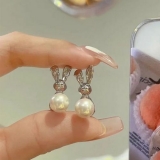 S925银针韩国折耳兔珍珠小众精致款高颜值个性百搭设计感耳钉耳饰