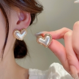 S925银针韩国爱心珍珠个性时尚高级感设计2022年新款潮耳钉耳饰