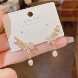 S925银针韩国微镶锆石树叶花朵珍珠气质小众轻奢高级设计感耳钉耳饰