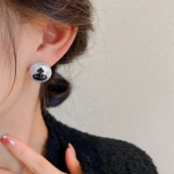 S925银针韩国时髦土星珍珠复古个性简约小众气质高级设计感耳钉耳饰