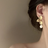 S925银针韩国金属花朵珍珠复古流苏小众法式气质高级设计感耳钉耳饰