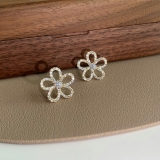 S925银针韩国甜美镂空花朵轻奢精致气质小众高级设计感耳钉耳饰