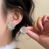 S925银针韩国白色树脂花朵蝴蝶小众清冷感气质个性高级设计感耳钉耳饰
