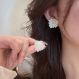 S925银针韩国白色山茶花朵小众轻奢气质简约可爱高级设计感耳钉耳饰