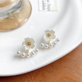 S925银针韩国一款两戴珍珠花朵超仙气质小清新个性网红高级设计感耳钉耳饰