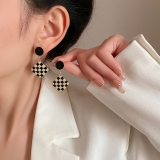 S925银针韩国简约几何黑色棋盘格轻奢小众气质高级设计感耳钉耳饰