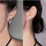 S925银针韩国不对称锆石爱心小熊气质网红时尚高级设计感耳钉耳饰