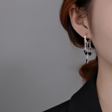 S925银针韩国简约个性黑色爱心时尚流苏气质百搭高级设计感耳扣耳饰