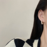 S925银色韩国时尚几何珍珠耳环女个性潮流耳钉设计感小众百搭耳饰品