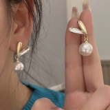 S925银针韩国时尚高级爱心锆石珍珠耳环女925银针气质轻奢小众设计感耳饰