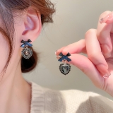 黑色蝴蝶结耳钉特别设计感高级水晶桃心耳环女茶系法式赫本风耳饰